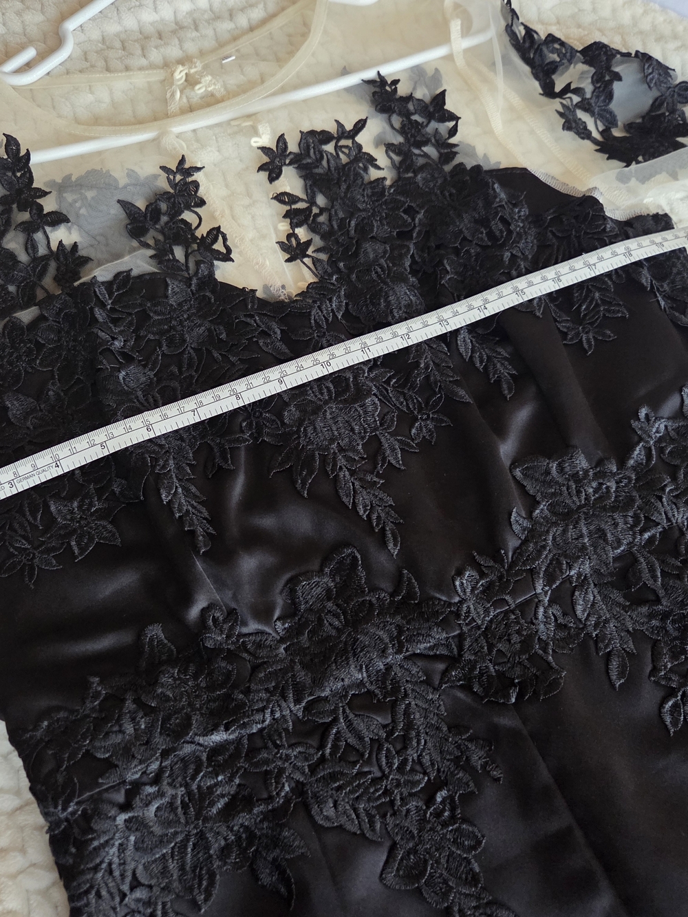 Elegant Black Lace Appliqué Midi Dress - Picture 3 of 12
